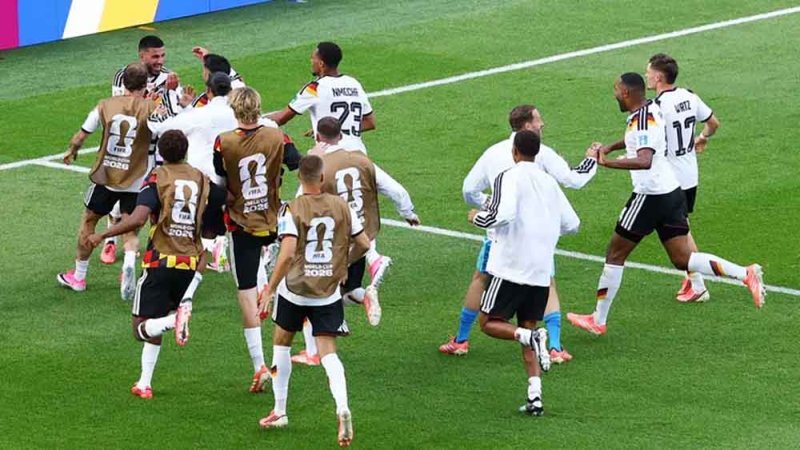 حقيقة معاقبة البدلاء المحتفلين داخل الملعب في كأس العالم
