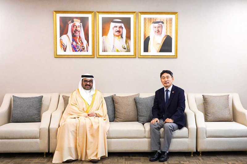 النائب السلوم يستقبل سفير الجمهورية الكورية لدى مملكة البحرين