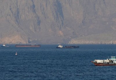 تباطؤ حركة الملاحة بعد إعلان إيران إغلاق مضيق هرمز مجدداً