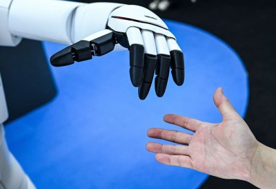 هل تصبح روبوتات الذكاء الاصطناعي شركاء عاطفيين للبشر ؟
