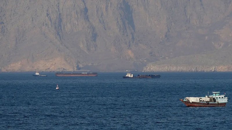 تباطؤ حركة الملاحة بعد إعلان إيران إغلاق مضيق هرمز مجدداً