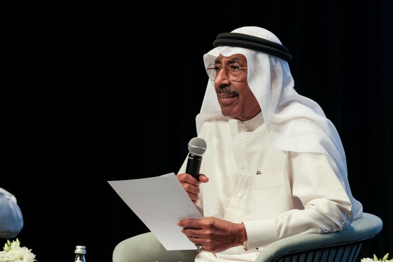 هيئة البحرين للثقافة والآثار تنعى الشاعر البحريني علي عبدالله خليفة