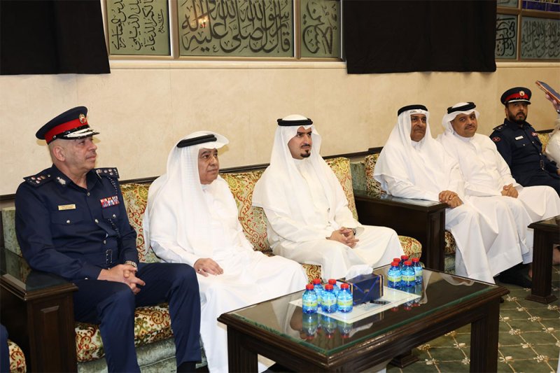 محافظ العاصمة يقوم بزيارة تفقدية لعدد من المآتم في المنامة