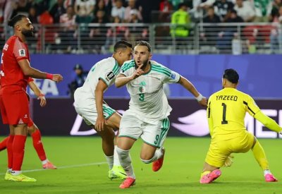 الجزائر تعود بثنائية وتهزم الأردن في كأس العالم