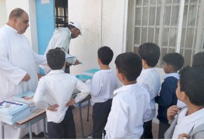 البدء بتسليم الكتب الدراسية  في المدارس الحكومية