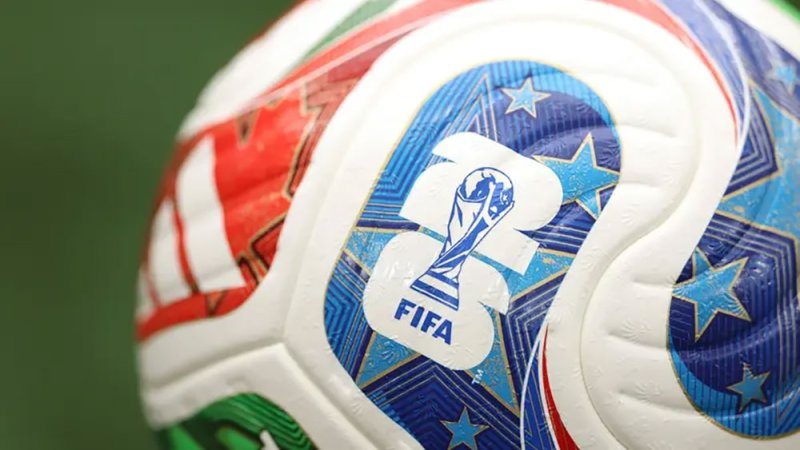 "مثل قذيفة المدفع".. اتهامات تلاحق كرة كأس العالم