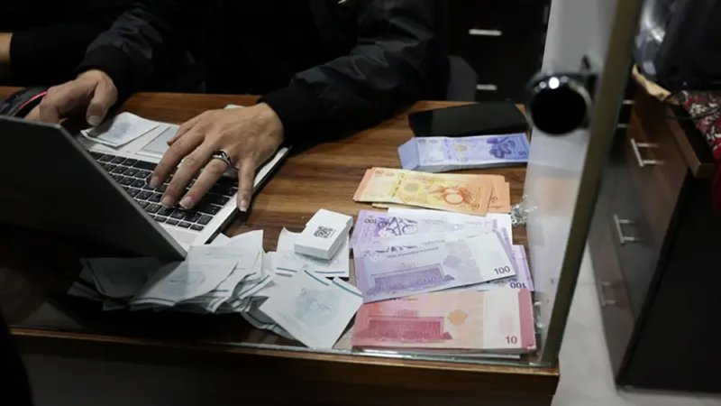 بلبلة بين السوريين حول العملة القديمة.. "المحلات لا تأخذها"