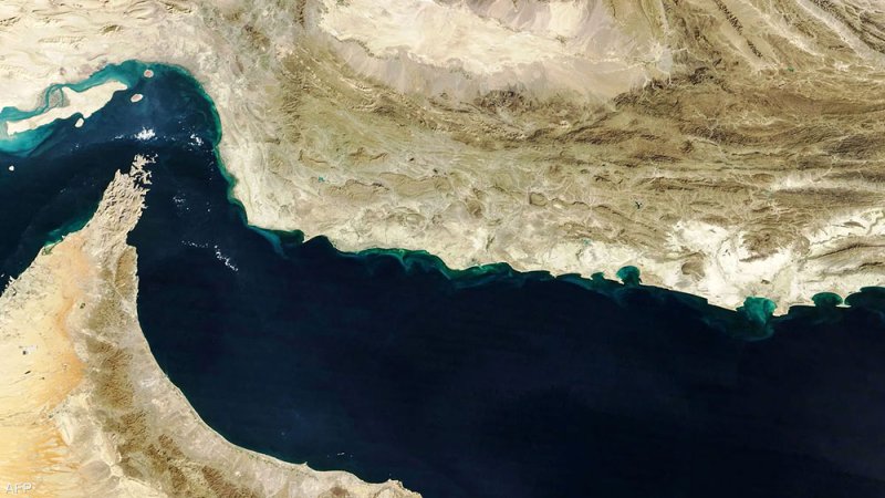 عُمان وإيران.. بيان مشترك بشأن العبور في مضيق هرمز