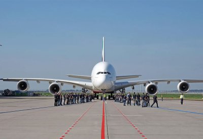 "إيرباص" تفحص 16 طائرة "إيه 380" بعد رصد تشقّقات في أجنحتها