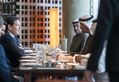 محمد بن زايد يستقبل وزير الخارجية الأميركي