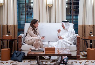 وزيرة الدولة بوزارة خارجية دولة الإمارات العربية المتحدة تصل إلى البلاد
