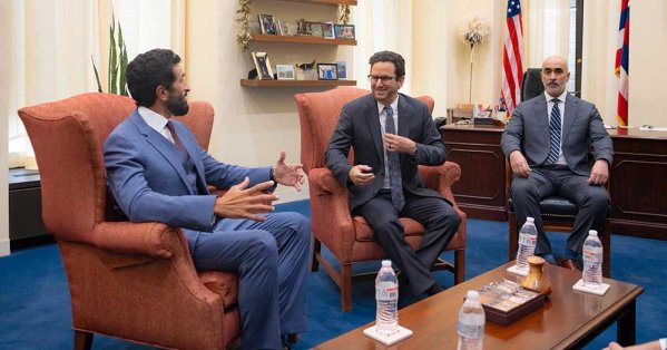 سمو الشيخ ناصر بن حمد آل خليفة يلتقي السيناتور الأميركي برايان شاتز