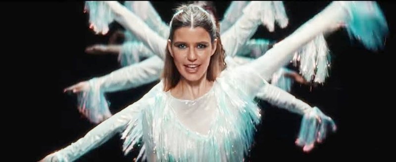 بيرين سات تعود إلى الأضواء بألبومها الأول “Exuberance”