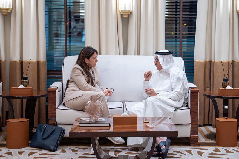 وزيرة الدولة بوزارة خارجية دولة الإمارات العربية المتحدة تصل إلى البلاد