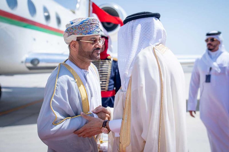 وزير الخارجية في سلطنة عمان يصل إلى البلاد