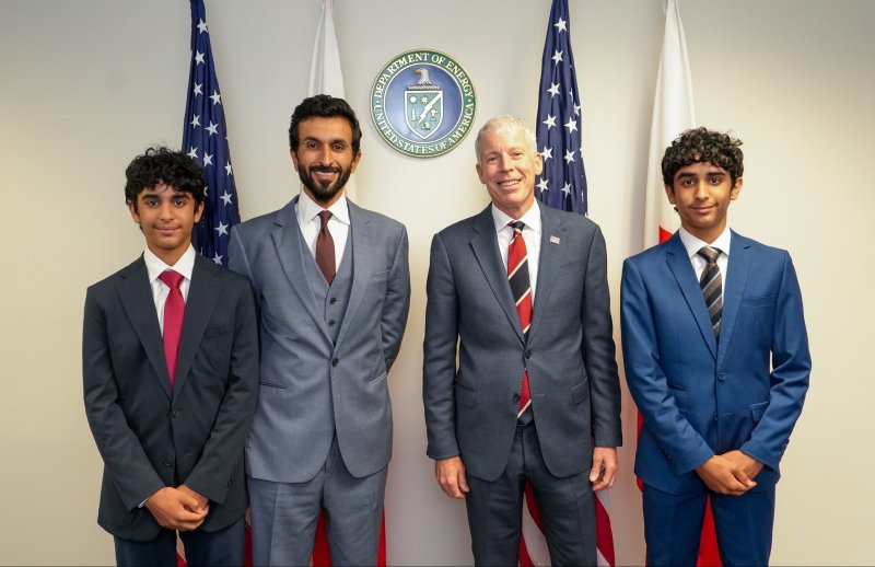 سمو الشيخ ناصر بن حمد يلتقي وزير الطاقة في الولايات المتحدة الأمريكية