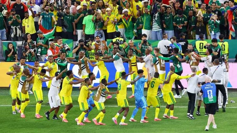 بملابس النوم.. جماهير جنوب أفريقيا تحتفل في الشوارع بالتأهل التاريخي