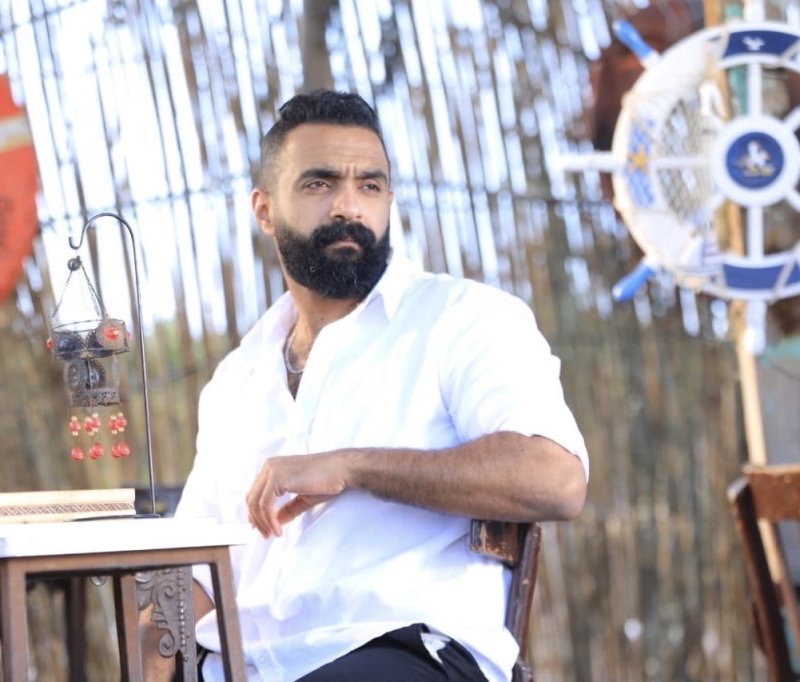 محمد رأفت يطرح "عدت" من شوارع وبحر بورسعيد