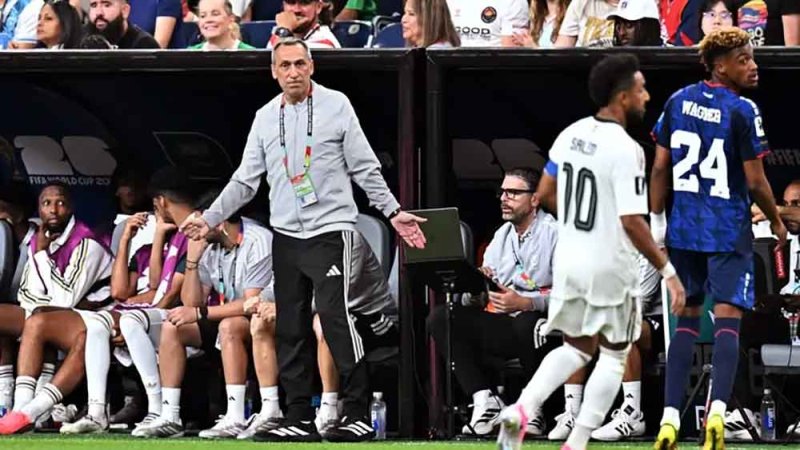 مدرب السعودية يلوم المهاجمين بعد الخروج من كأس العالم