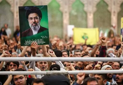خامنئي يتوعد بملاحقة أميركا أمام القضاء الدولي.. ويفاوضها