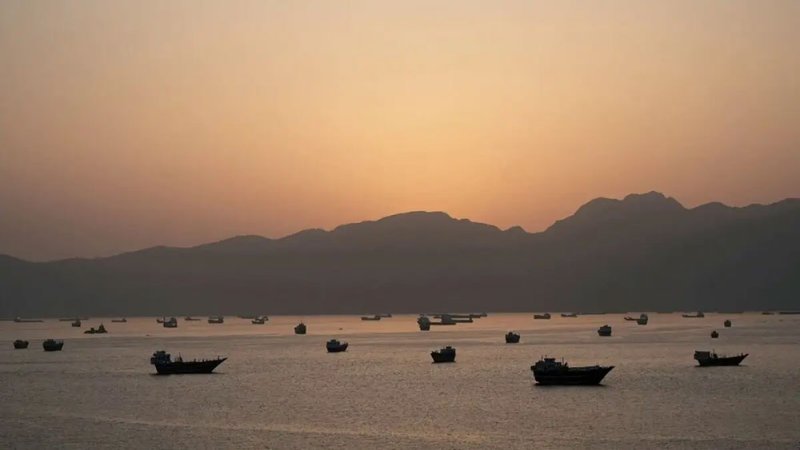 حركة الملاحة في مضيق هرمز تسجل أعلى مستوى منذ الحرب