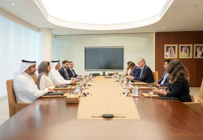 وزير المواصلات والاتصالات يبحث تعزيز التعاون مع كبار المسؤولين البريطانيين في مجالات النقل والاتصالات والاستثمار