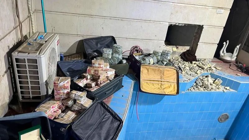 جديد حملة الفساد بالعراق.. ضبط 11 مليون دولار مع وكيل وزير النفط
