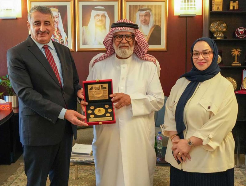 جامعة البحرين الطبية تبحث مبادرة أكاديمية وثقافية مع عالم الآثار الدكتور عبدالعزيز علي صويّلح