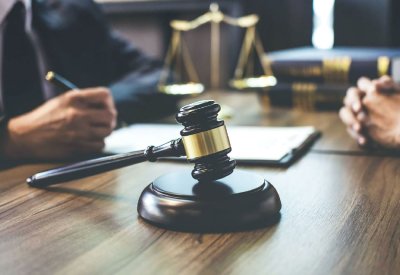 محاكمة مسؤول بـ “الجعفرية” اختلس نصف مليون دينار