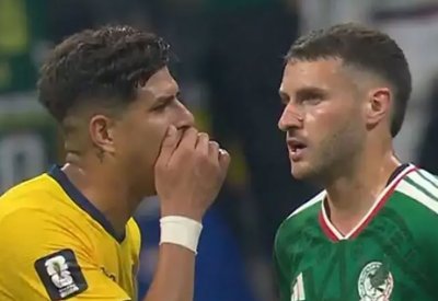 قانون فينيسيوس.. هينكابي ثاني لاعب يطرد في كأس العالم بسبب تغطية فمه