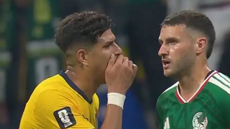 قانون فينيسيوس.. هينكابي ثاني لاعب يطرد في كأس العالم بسبب تغطية فمه