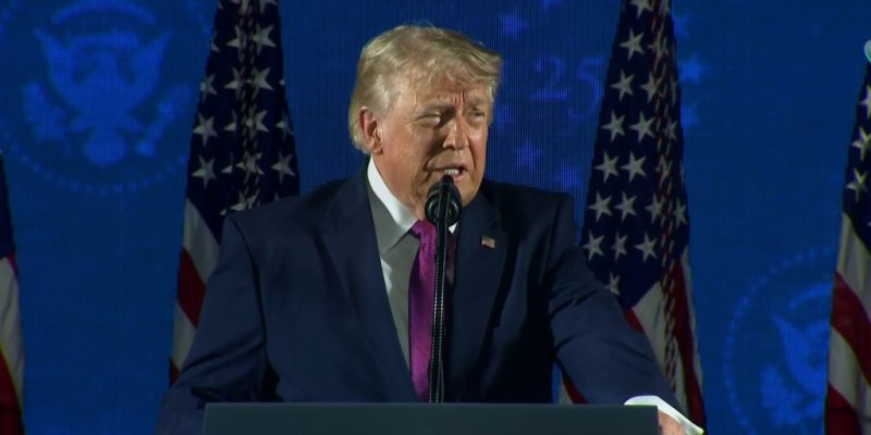 ترامب: منحت إيران "مهلة أسبوعاً" لإقامة جنازة خامنئي من منطلق اللطف
