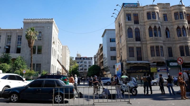 محامو سوريا يعلقون مرافعاتهم حداداً على ضحايا تفجير دمشق