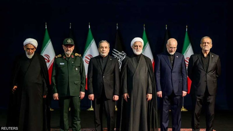 جنازة خامنئي.. كيف كشفت "تصدع النظام" في إيران؟