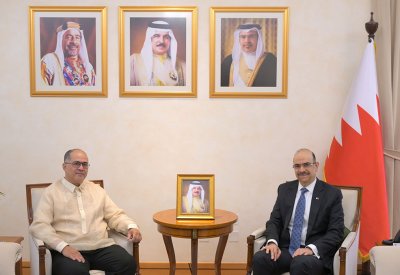 وزير العمل ووزير الشؤون القانونية يستقبل سفير جمهورية الفلبين لدى مملكة البحرين