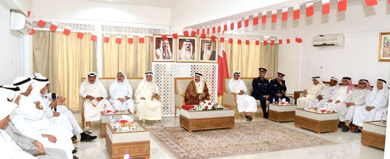 محافظ المحرق يشيد بالمنجزات الوطنية ويؤكد على أهمية الاحتفاء بالرواد الأوائل