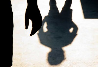 قتلت ابنها.. أم أسترالية تشعل الجدل حول "أكلة لحوم البشر"