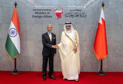 وزير الخارجية يجتمع مع وزير الشؤون الخارجية في جمهورية الهند