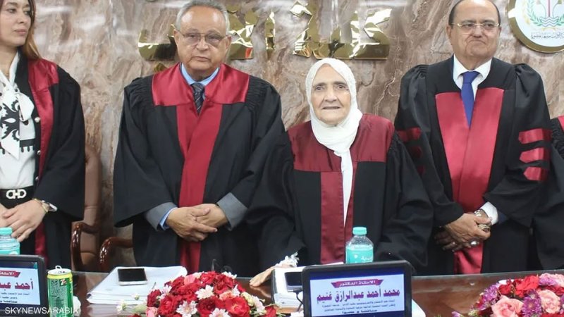 آمال إسماعيل..مصرية تهزم السرطان وتنال الدكتوراه في سن الـ83