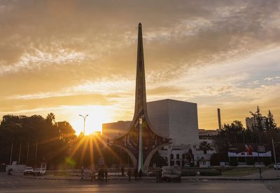 تزامنا مع زيارة ماكرون.. دوي انفجارات في دمشق