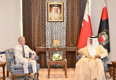 وزير الداخلية يشيد بحكمة وقيادة جلالة الملك المعظم ويؤكد على دور المؤسسات البحثية في التعامل الإيجابي مع التحديات