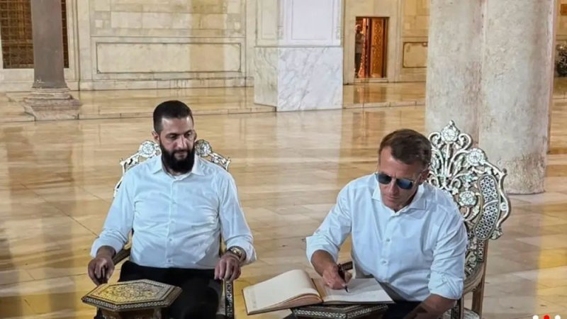 ماكرون يزور الجامع الأموي في دمشق برفقة الشرع