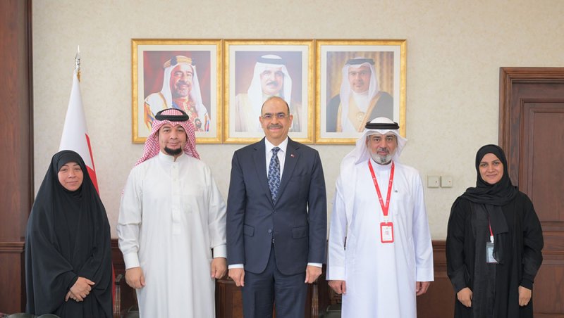 وزير العمل ووزير الشؤون القانونية يلتقي رئيس مجلس إدارة جمعية الصم البحرينية