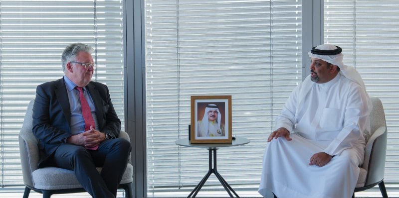 وزير المالية والاقتصاد الوطني يلتقي الرئيس التنفيذي العالمي لـ"دي إتش إل" إكسبرس