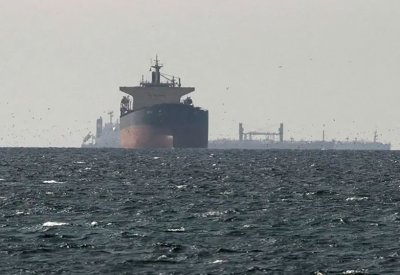بيانات: 4 ناقلات نفط وغاز تتراجع عن محاولة عبور مضيق هرمز