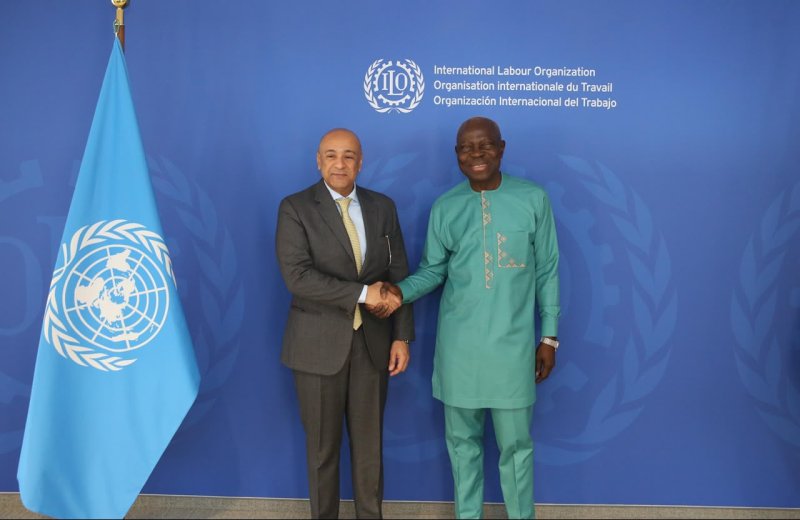 الأمين العام لمجلس التعاون يلتقي بمدير عام منظمة العمل الدولية ويبحثان علاقات التعاون بين الجانبين