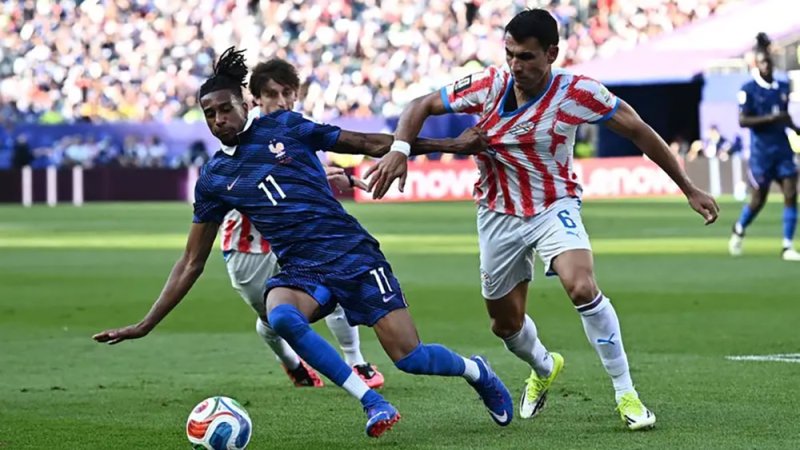 20 نجماً مهدداً بالإيقاف في نصف نهائي كأس العالم