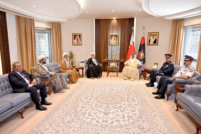 وزير الداخلية يستقبل الشيخ ناصر العصفور ويؤكد على ضرورة استمرار التعاون والتنسيق لإحياء الشعائر الدينية في أجواء آمنة