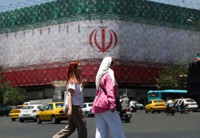 رغم الضربات.. واشنطن تؤكد استمرار المحادثات مع إيران