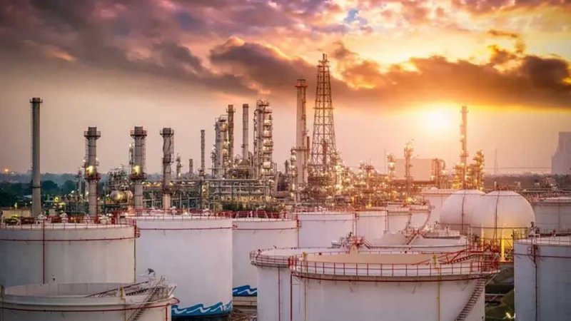 الصين تطلب من شركات النفط إبقاء الإنتاج مرتفعاً بسبب مخاوف نقص الوقود